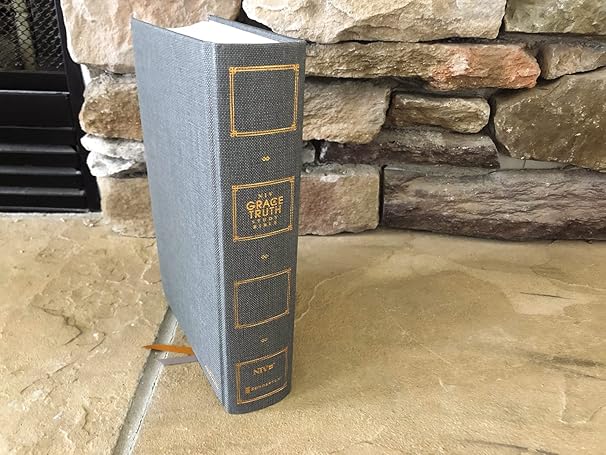 Niv, the Grace and Truth Study Bible (Trustworthy and Practical Insights), Cloth Over Board, Gray, Red Letter, Comfort Print: New International ... over Board, Gray, Red Letter, Comfort Print Hardcover Adult Non-Fiction Happier Every Chapter   