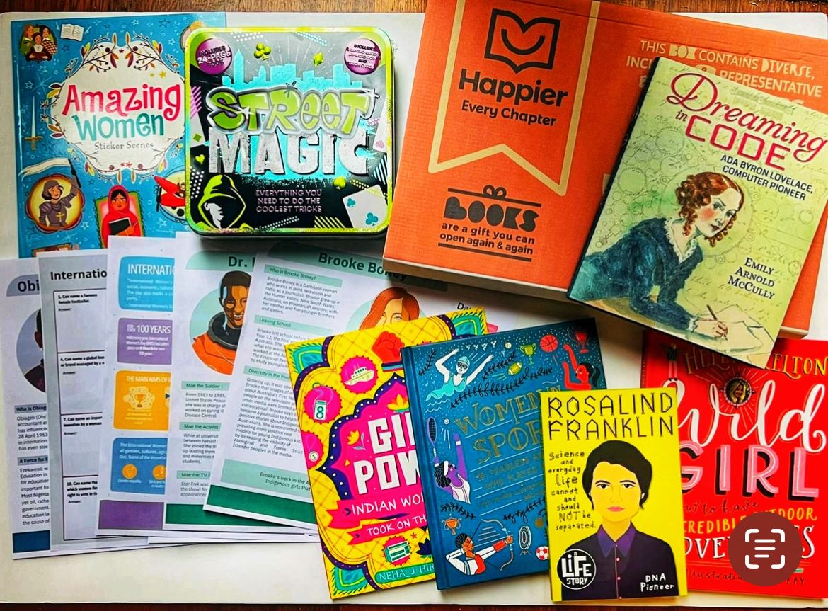 Thought Leaders Book Box Gift for Kids 8 - 12 years old | Christmas Gifts | Birthday Gifts | Hug in a Box for Children | Bookworm Gifts